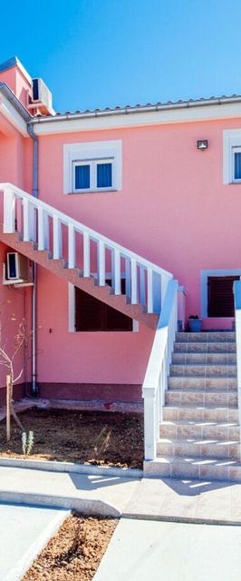 Apartments Ljubo Vrsi