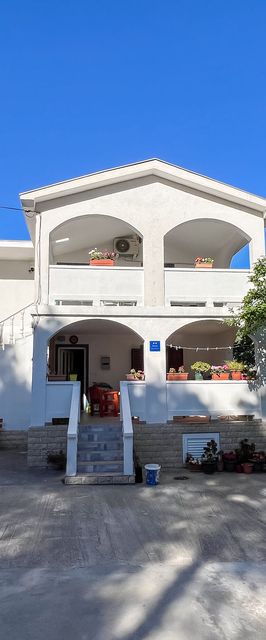 Apartments Franjo Mundanije