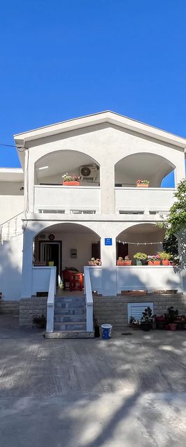 Apartments Franjo Mundanije