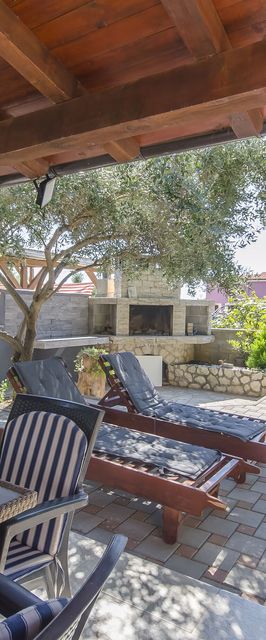 Apartments Lovely Courtyard Vir