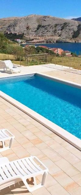 Apartments PoolHouse Metajna