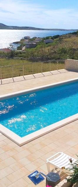 Apartments PoolHouse Metajna