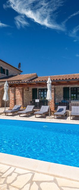Villa Una u istarskom stilu s bazenom Vizinada