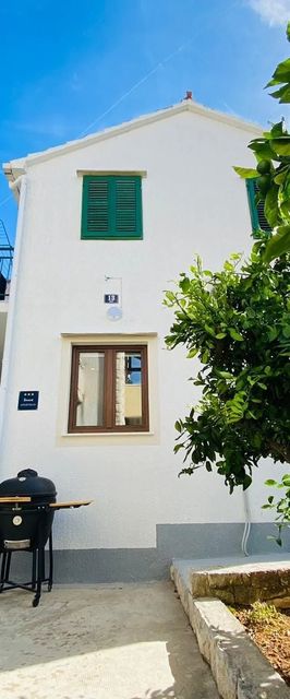 Apartment Daria Postira