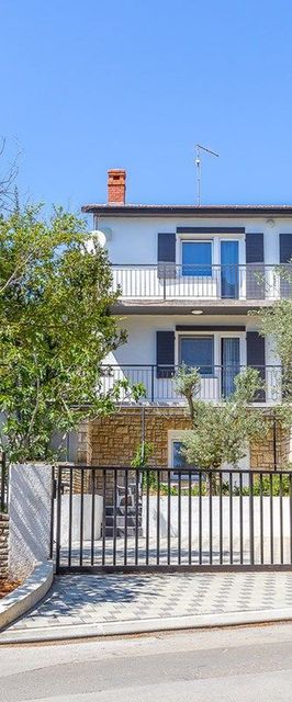 House Victoriatus Banjole