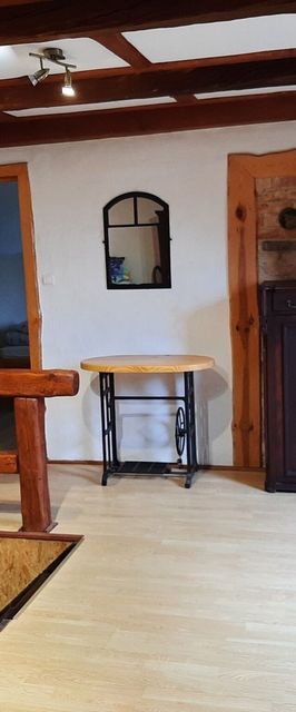 Między lasem a jeziorem Czarnówka 