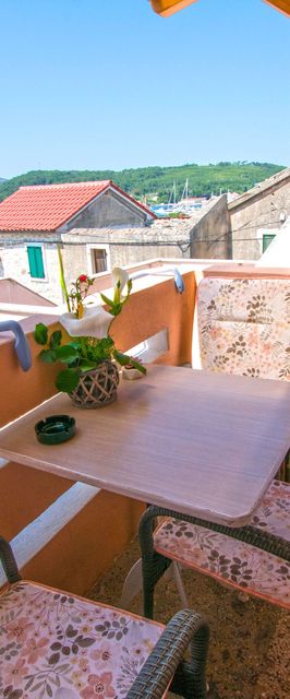 Apartment Neno Sutomiscica