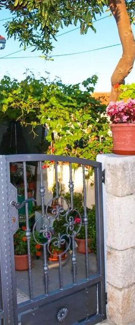 Apartment Simi Postira