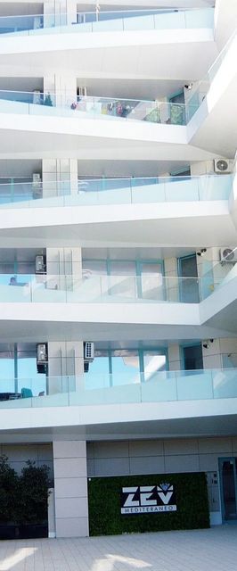 CNC Zev Apartment Mamaia