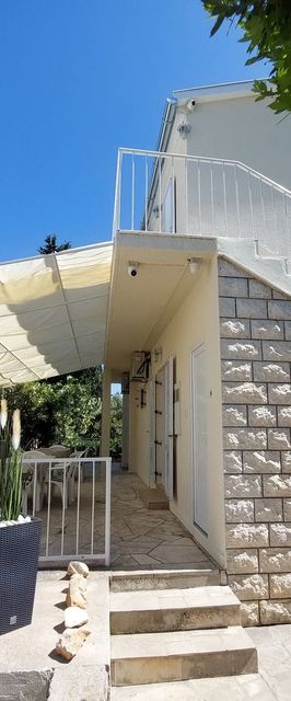 Apartman Flóra Sutivan