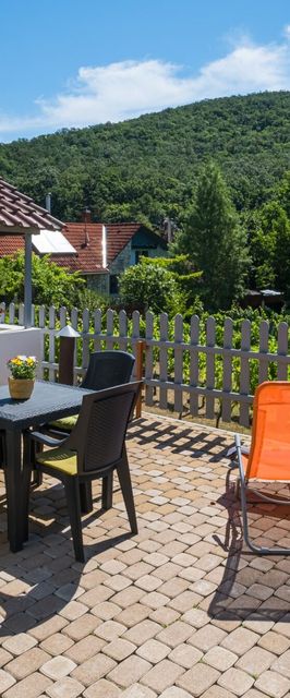 Nevenincs NYARALÓ Balatonfüred