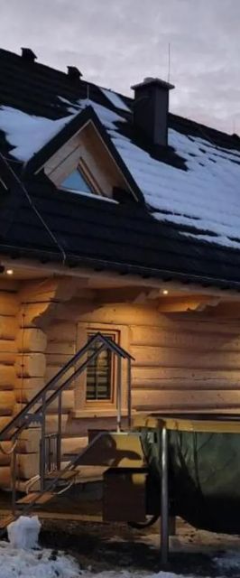 Dom z bala Koronka - Górskie Przysiółki w Koniakowie 