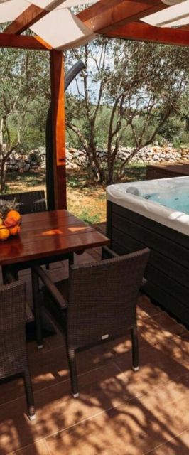 House Stone house with jacuzzi Lukoran