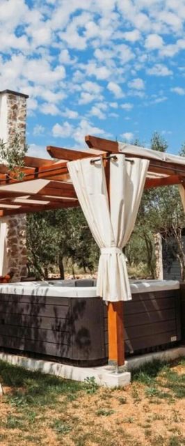 House Stone house with jacuzzi Lukoran