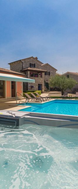 Villa Ulika s bazenom rustikalnog ugođaja Visnjan