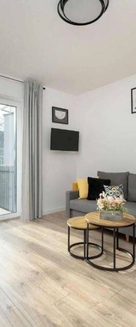 Reja Sunny Apartment with Parking Wrocław by Noclegi Renters