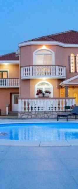 House Isabell Zaton II