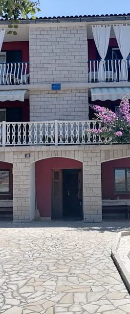 Apartment Ljube Loviste