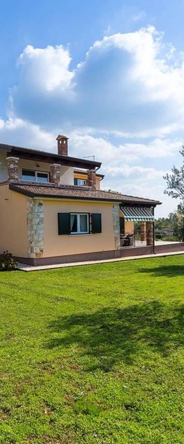 Villa Natura s bazenom okružena zelenilom Sveti Lovrec