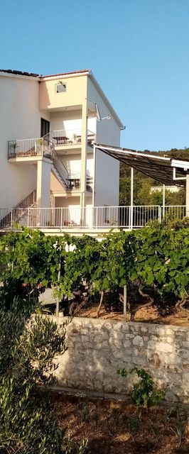 Apartments Nar Vinisce