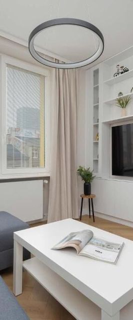 Apartament w Sercu Warszawy Biurko do Pracy Zdalnej by Noclegi Renters