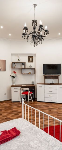 Downtown Central University Apartament București