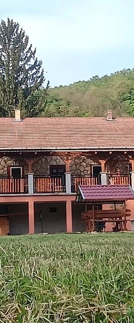 Grund Terasz Istenmezeje