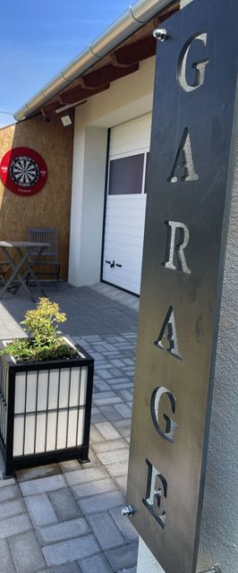 Garage Apartment Győrújbarát