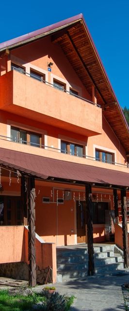 Casa La 7 Frați Broșteni