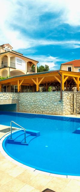 Apartments and Rooms Vitomir Lopar