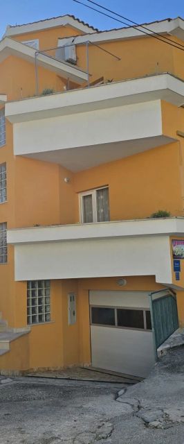 Apartments Sunflower by the sea Okrug Gornji