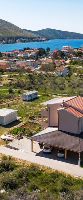 Apartmanok Parkolóhellyel Grebastica, Sibenik - 24046 Grebaštica