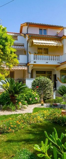 Apartmanok Parkolóhellyel Palit, Rab - 24376 Palit