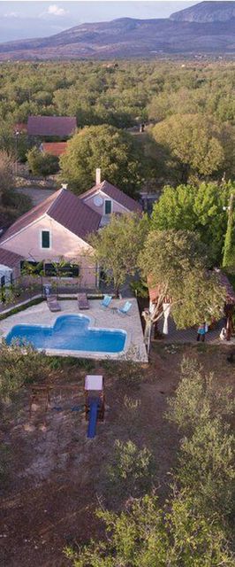 House Rest and fun Drniš