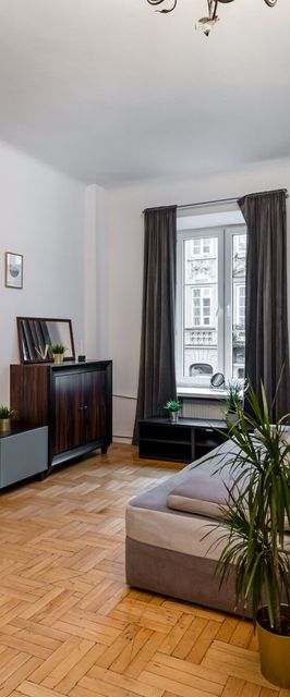 Large 4-Bedroom Apartment in the Heart of Old Town