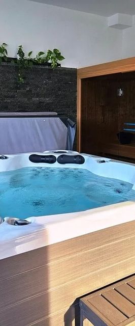 Domek z jacuzzi "Cztery Pory Roku" Czchów