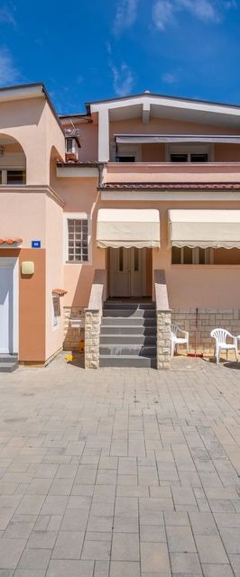 Apartmanok Parkolóhellyel Vir - 24653