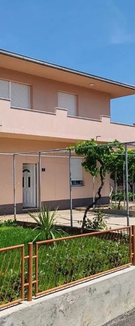 Apartmanok Parkolóhellyel Slatine, Ciovo - 24699 Slatine