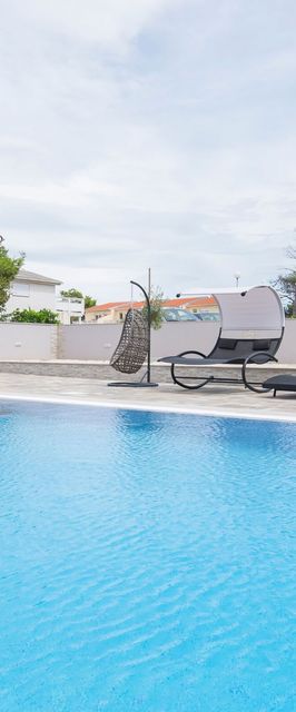 Ház Családok Részére Medencével A Tenger Mellett Vir - 24816