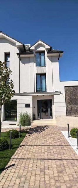 Royal Rooms by J'adore Lugoj