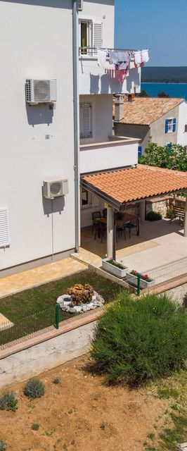 Apartment Mirna Nerezine