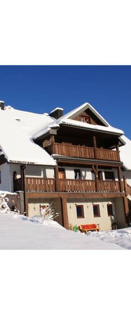 Dom na Skale Rabe, Czarna