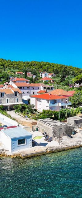Apartments Beachfront Pebble Zdrelac