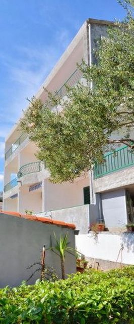 Apartments and Room Marin Brela