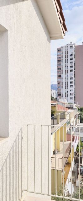 Apartment Mark Split