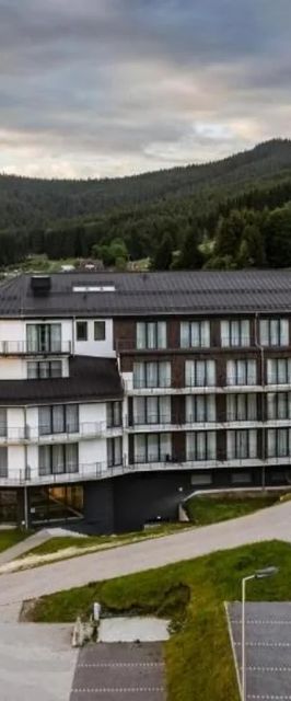 Aparthotel Czarna Perła z darmowym basenem Stronie Śląskie