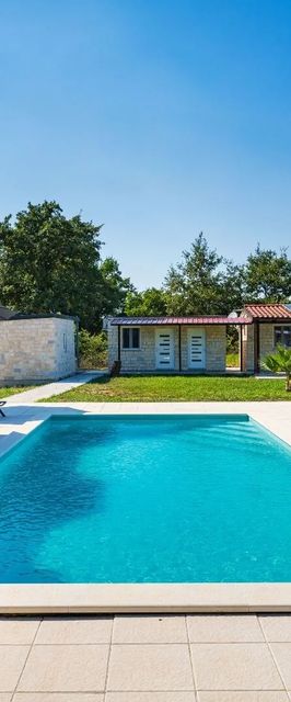 House Relax sa teniskim terenom Posedarje