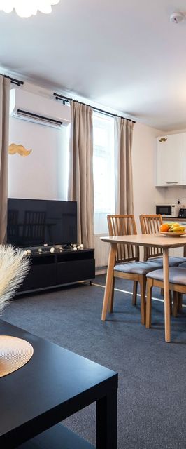 Little Tom Apartments