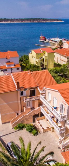Apartmanok A Tenger Mellett Banjol, Rab - 24825 Banjol