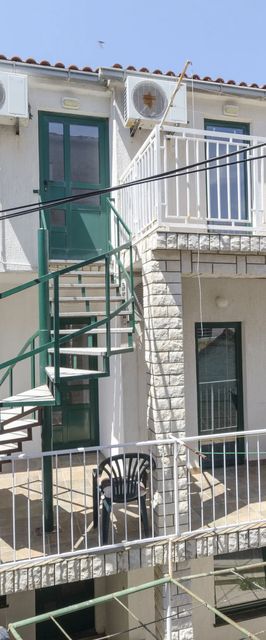 Apartments Mirko Primosten